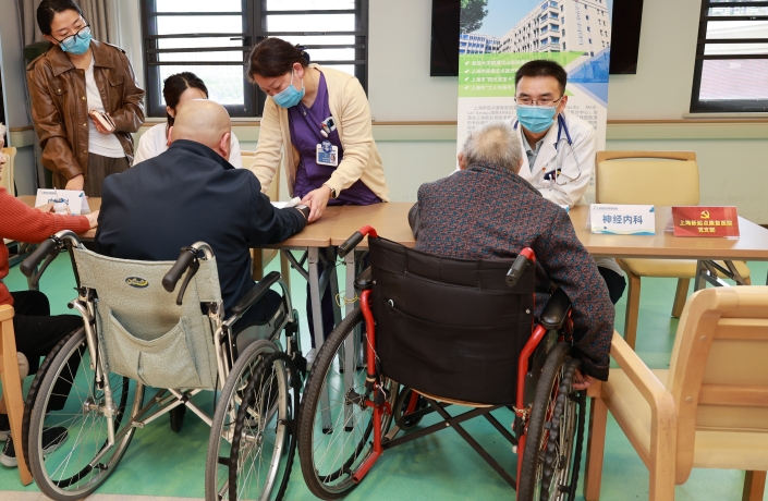 九九重阳节，浓浓敬老情 | 我院党支部为华漕镇敬老院老人送温暖